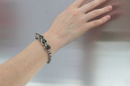 Captured bead bracelet